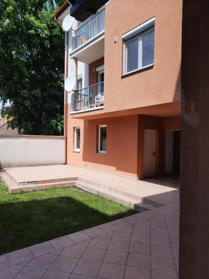 Crazy Frog Gambrinusz Ii. Apartamento Hajdúszoboszló Exterior foto